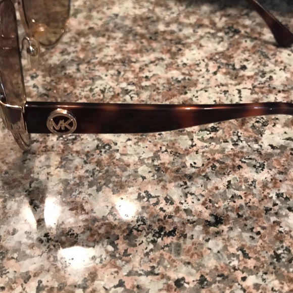 Micheal Kors Gold Aviator Sunglasses with case - Picture 2 of 7